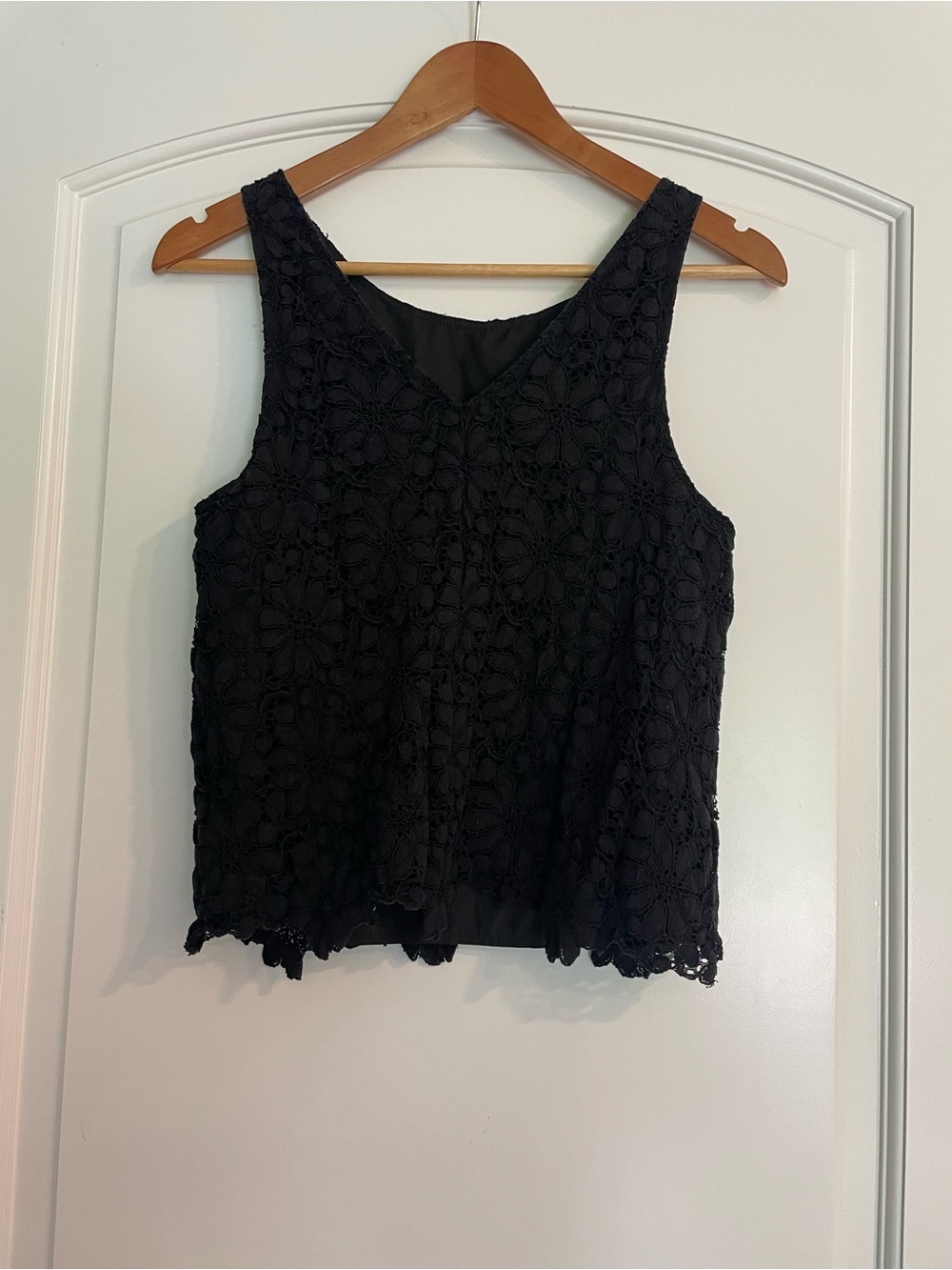 BB DAKOTA Black Lace Floral V-Neck Sleeveless Tank Top Size S